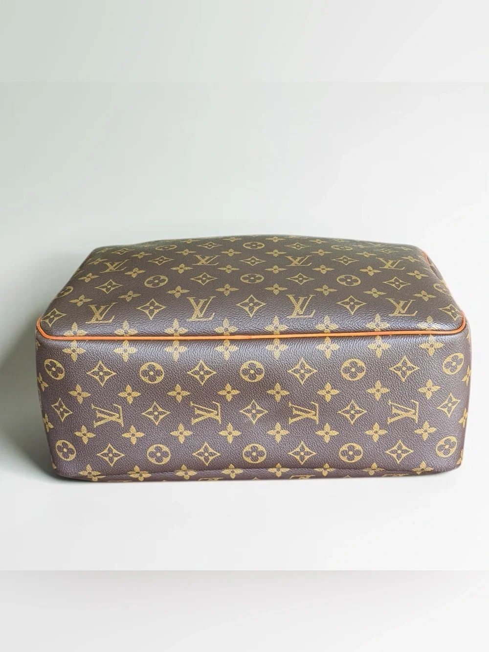 Authentic Louis Vuitton Monogram Deauville
Handbag w/ COA - Picture 14 of 16